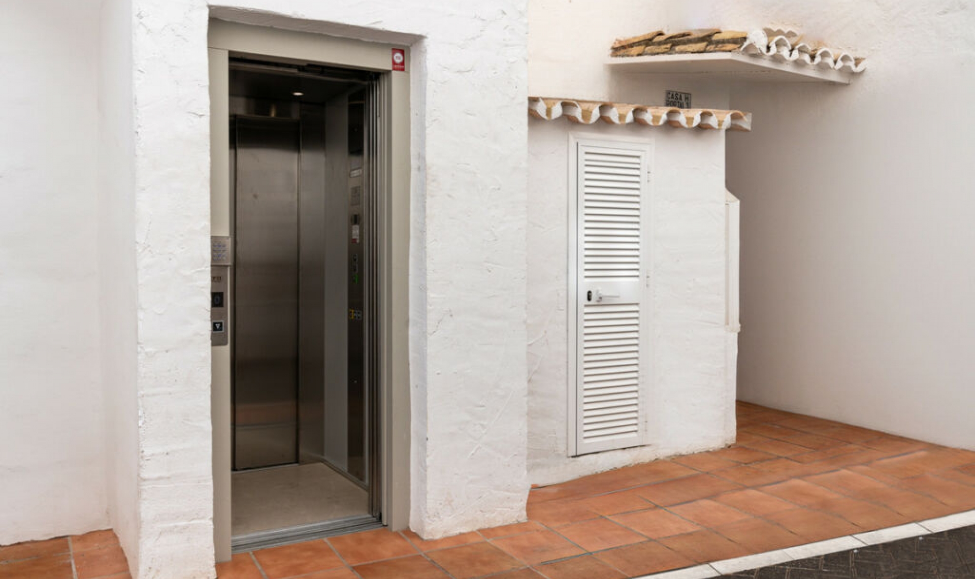 Resale - Apartment -
Puerto Banús