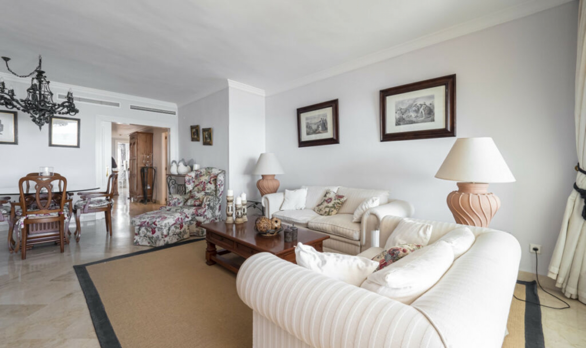 Resale - Apartment -
Puerto Banús