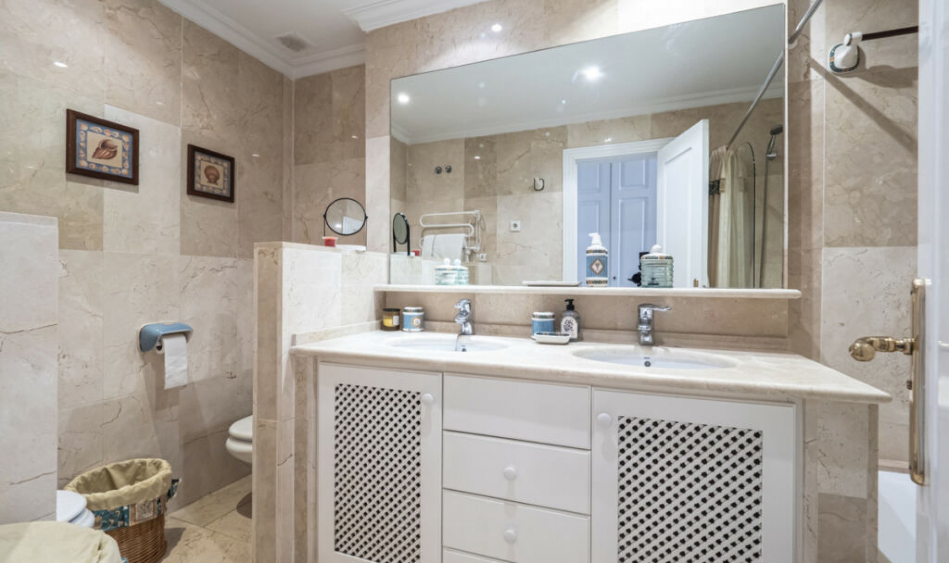 Resale - Apartment -
Puerto Banús