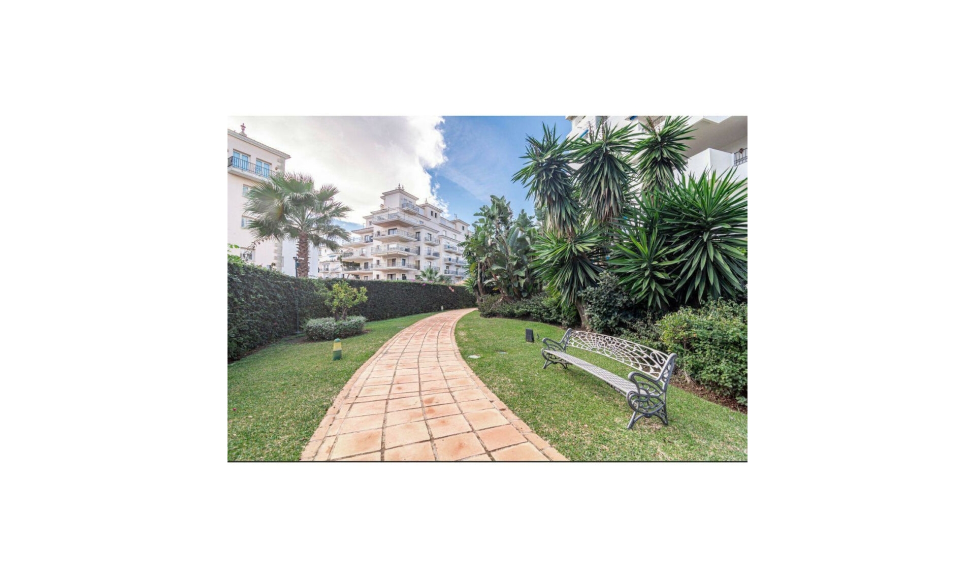 Resale - Apartment -
Puerto Banús