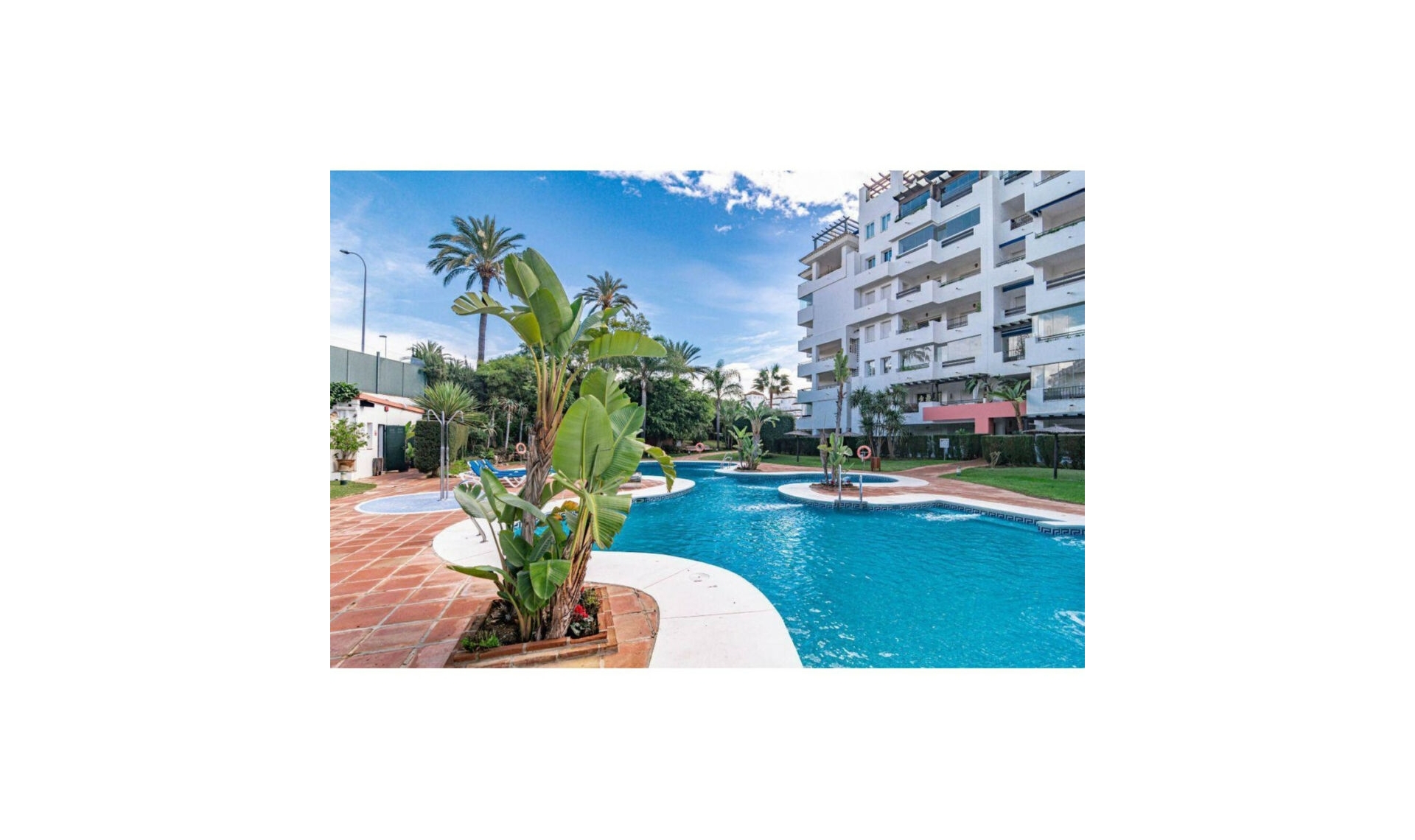 Resale - Apartment -
Puerto Banús
