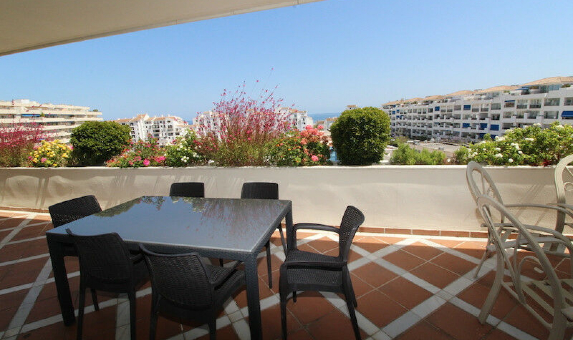 Resale - Apartment -
Puerto Banús