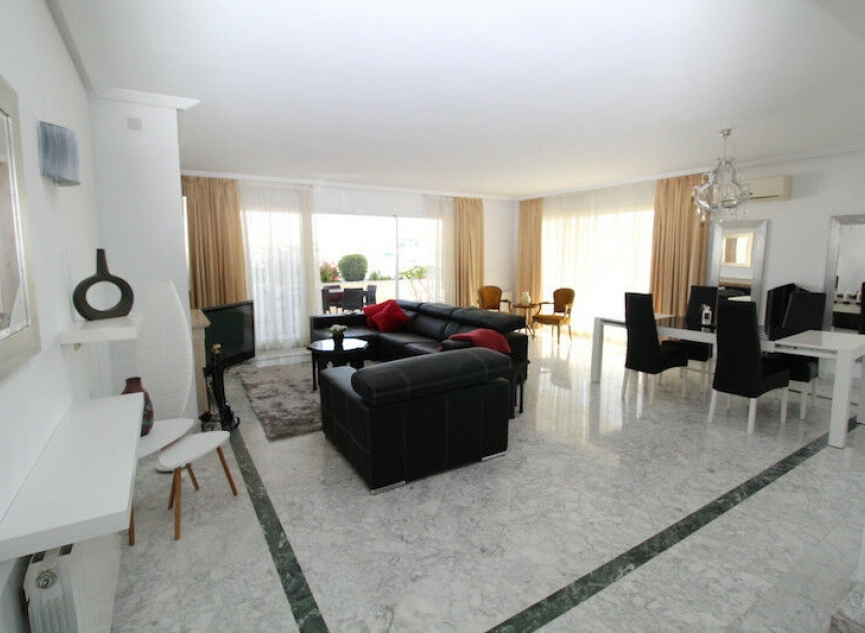 Resale - Apartment -
Puerto Banús