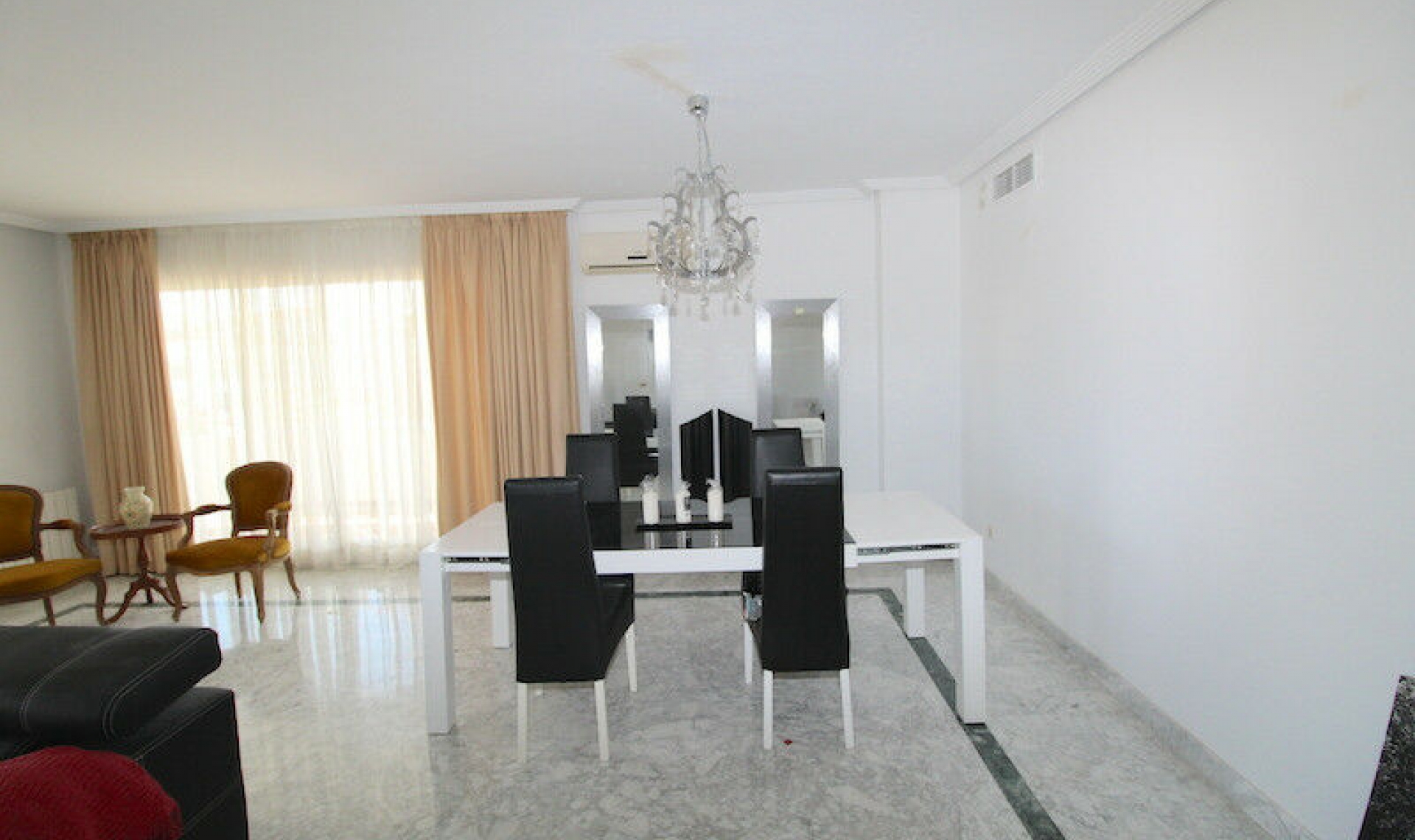Resale - Apartment -
Puerto Banús