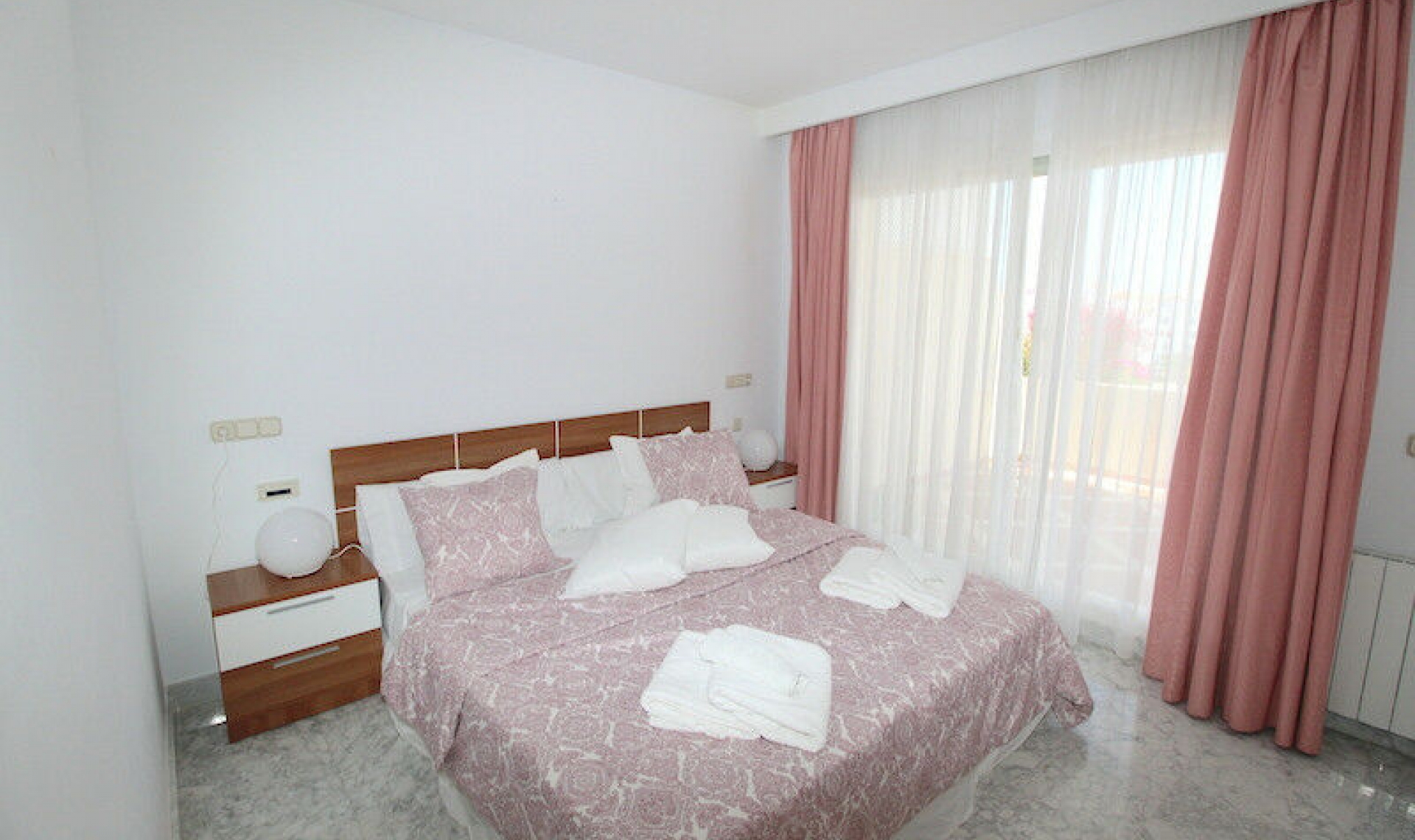 Resale - Apartment -
Puerto Banús