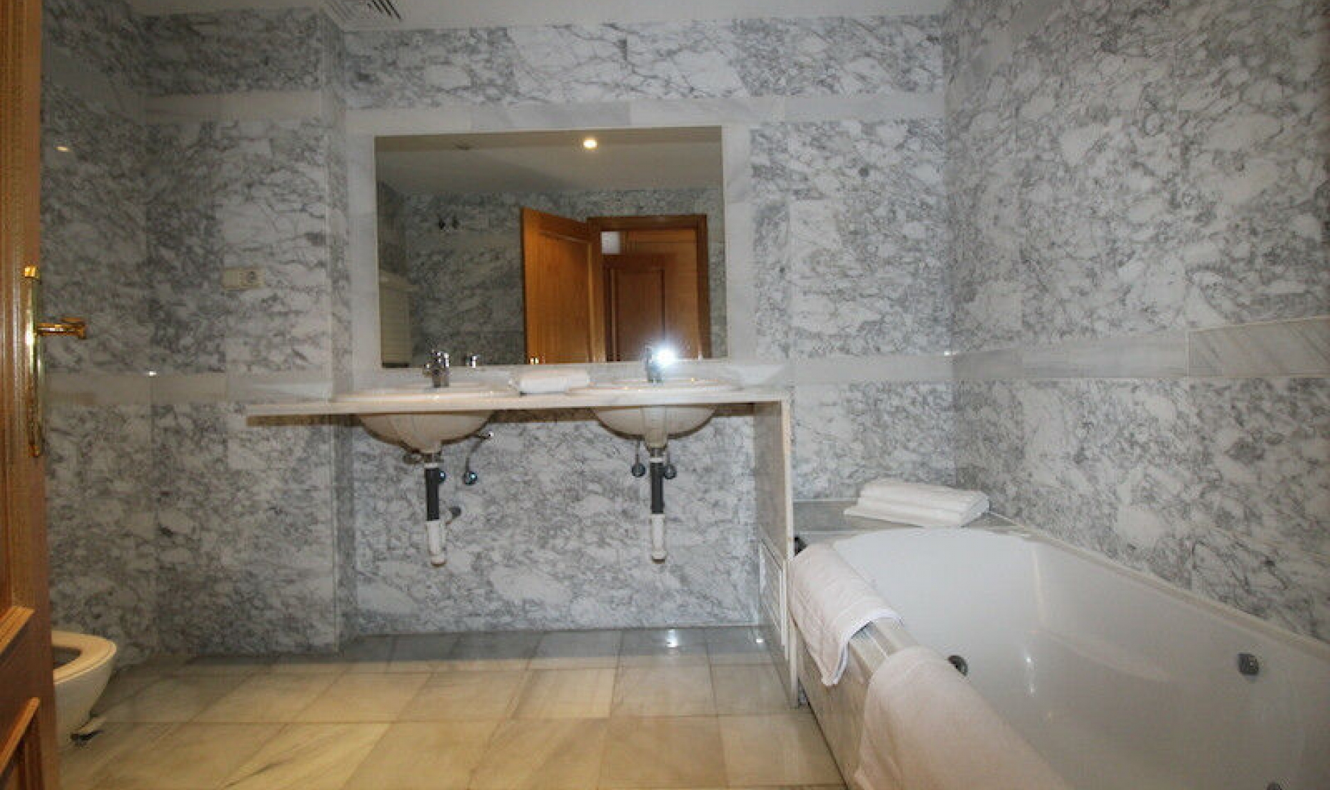 Resale - Apartment -
Puerto Banús