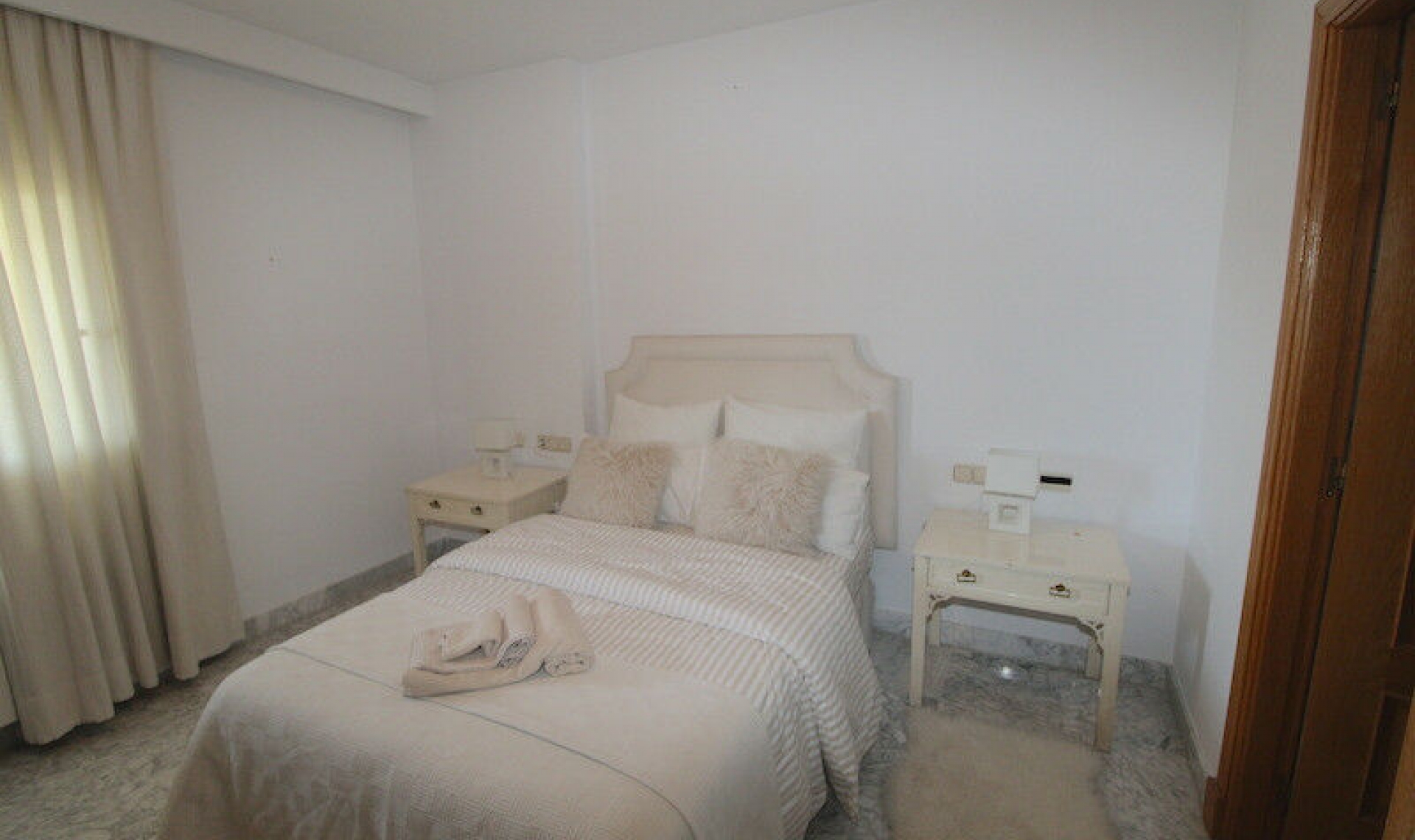 Resale - Apartment -
Puerto Banús