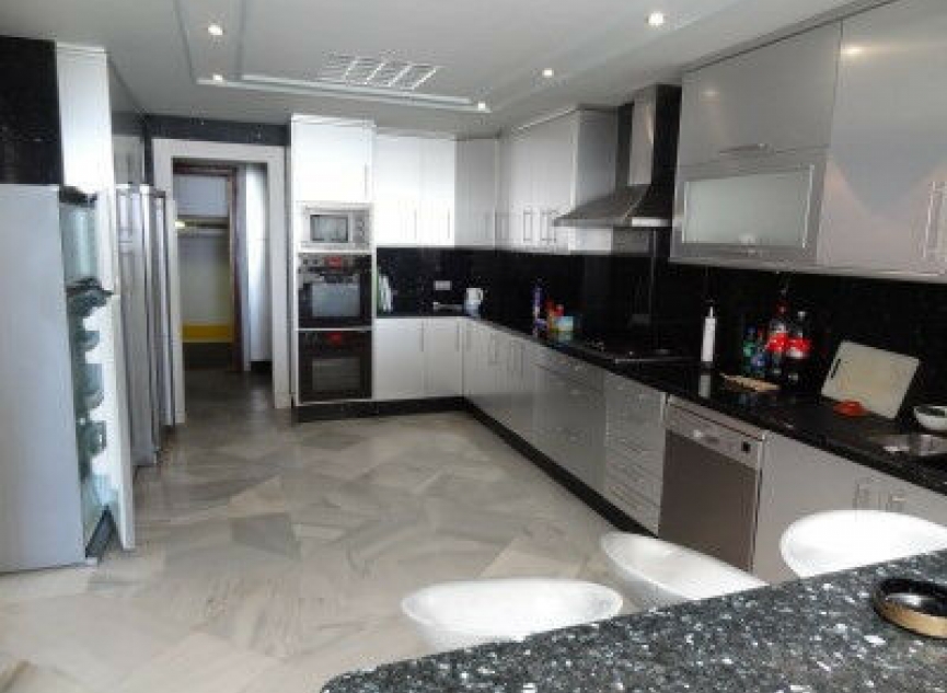 Resale - Apartment -
Puerto Banús