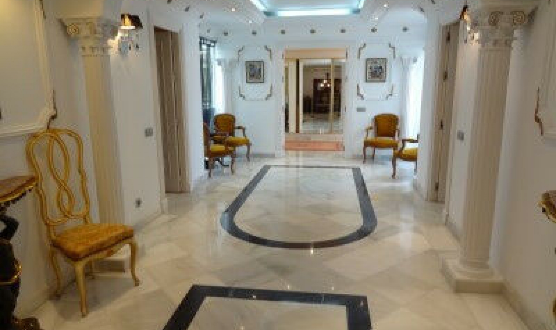 Resale - Apartment -
Puerto Banús