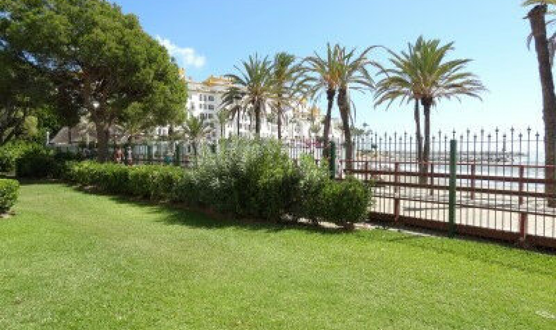 Resale - Apartment -
Puerto Banús
