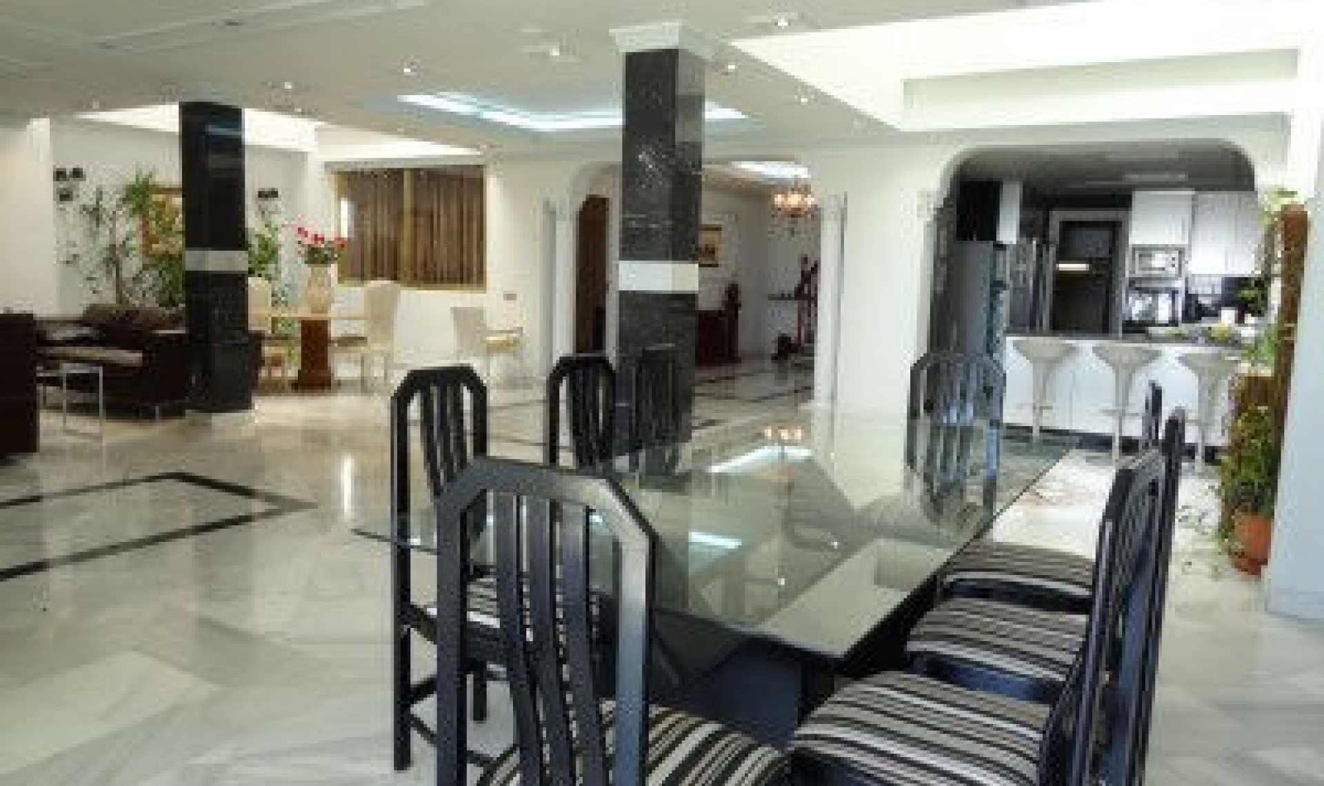 Resale - Apartment -
Puerto Banús