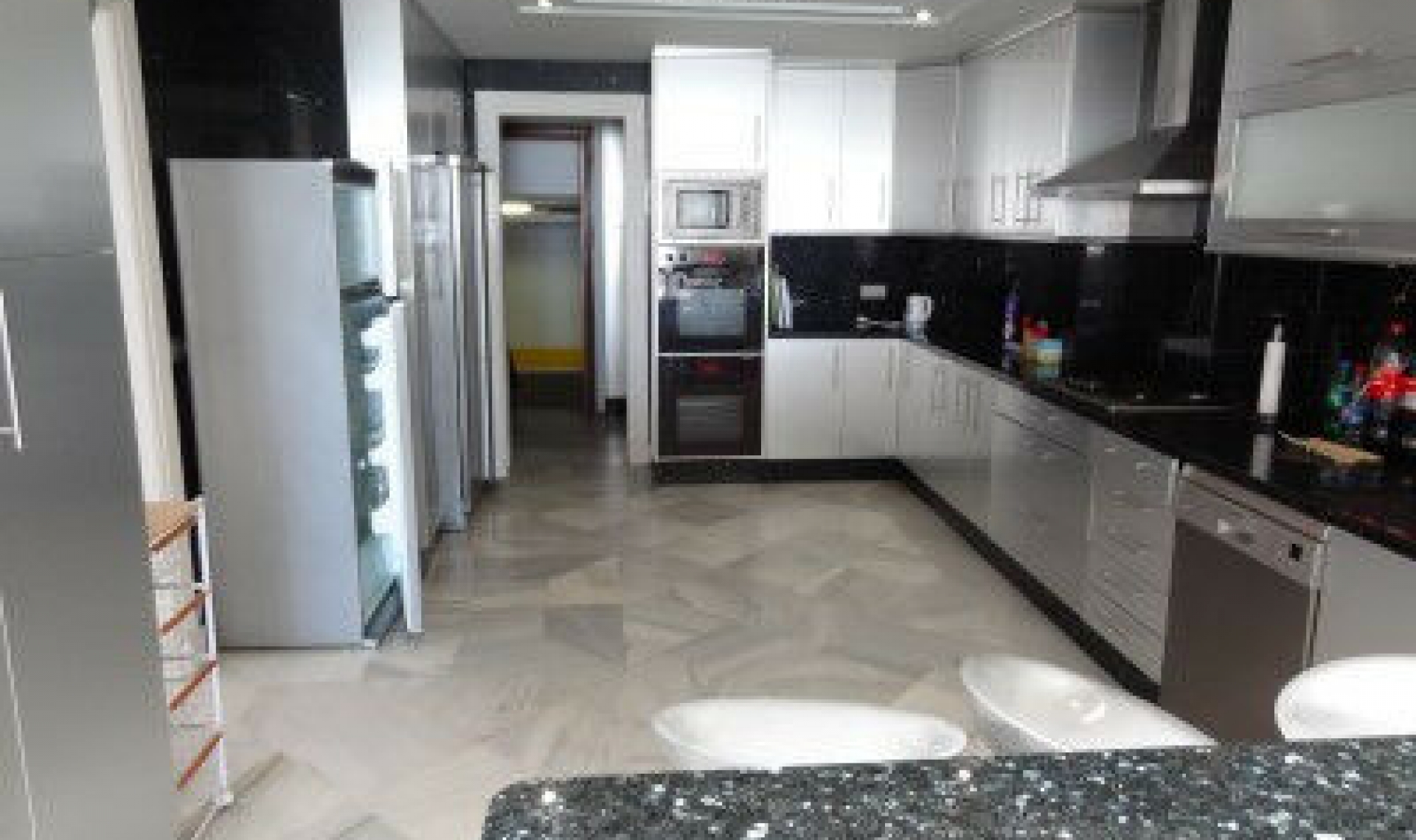 Resale - Apartment -
Puerto Banús