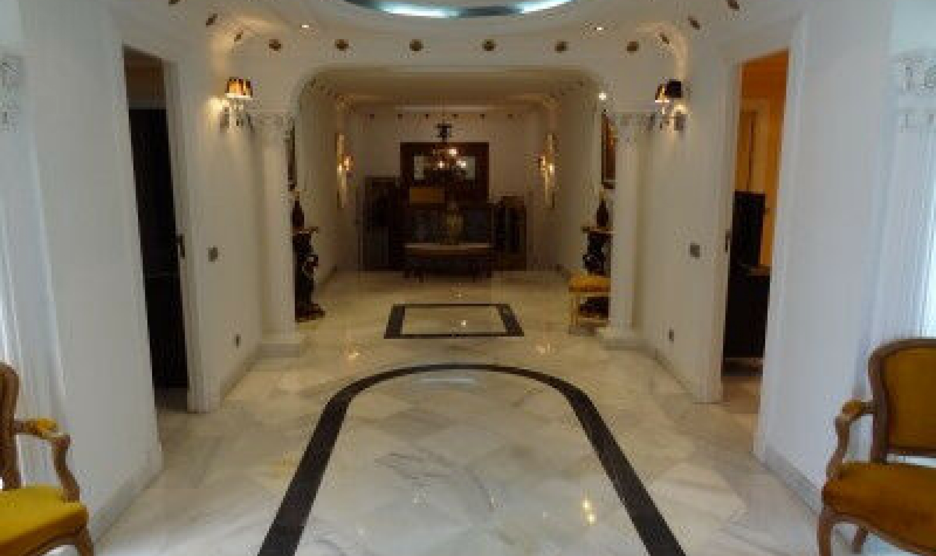 Resale - Apartment -
Puerto Banús