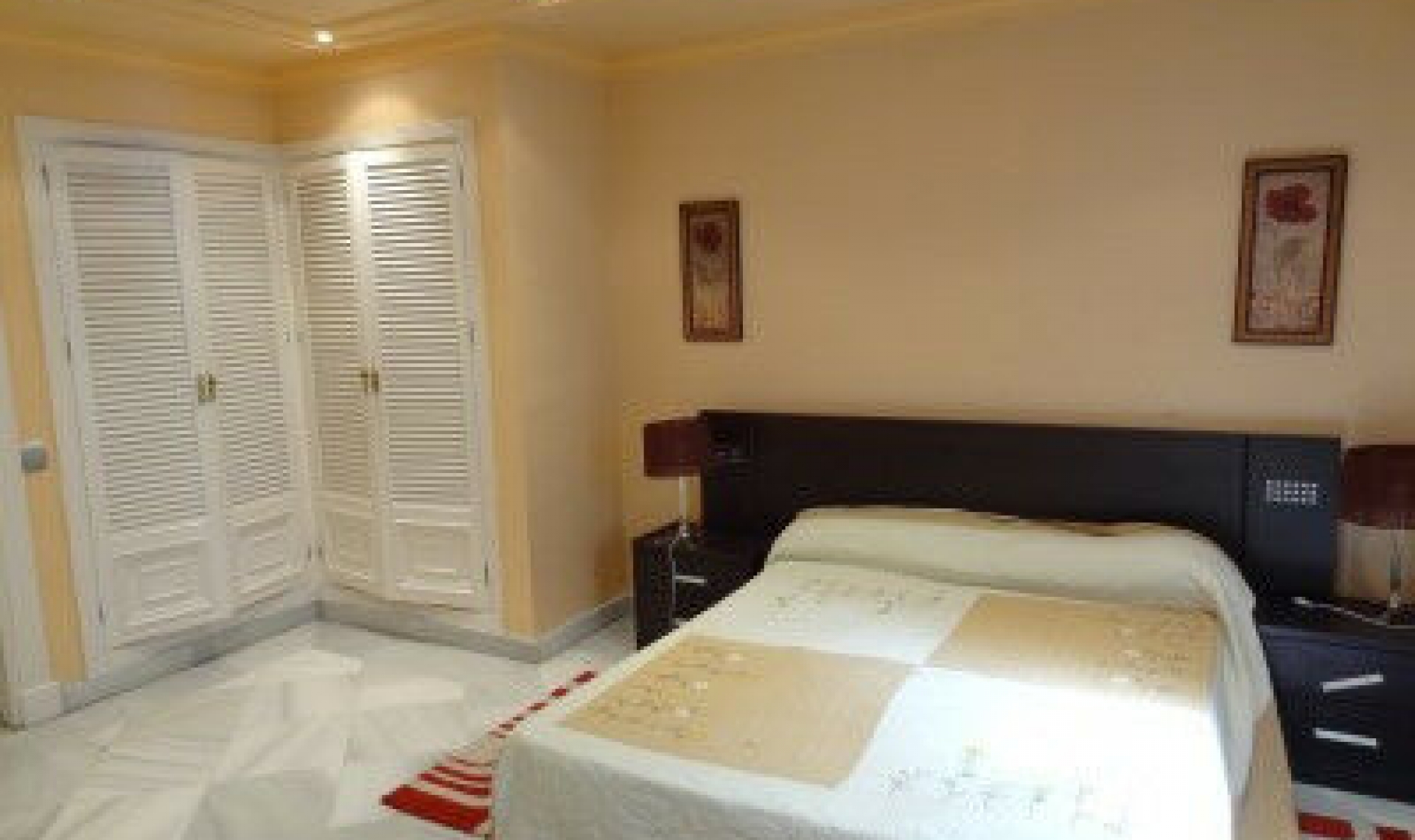 Resale - Apartment -
Puerto Banús
