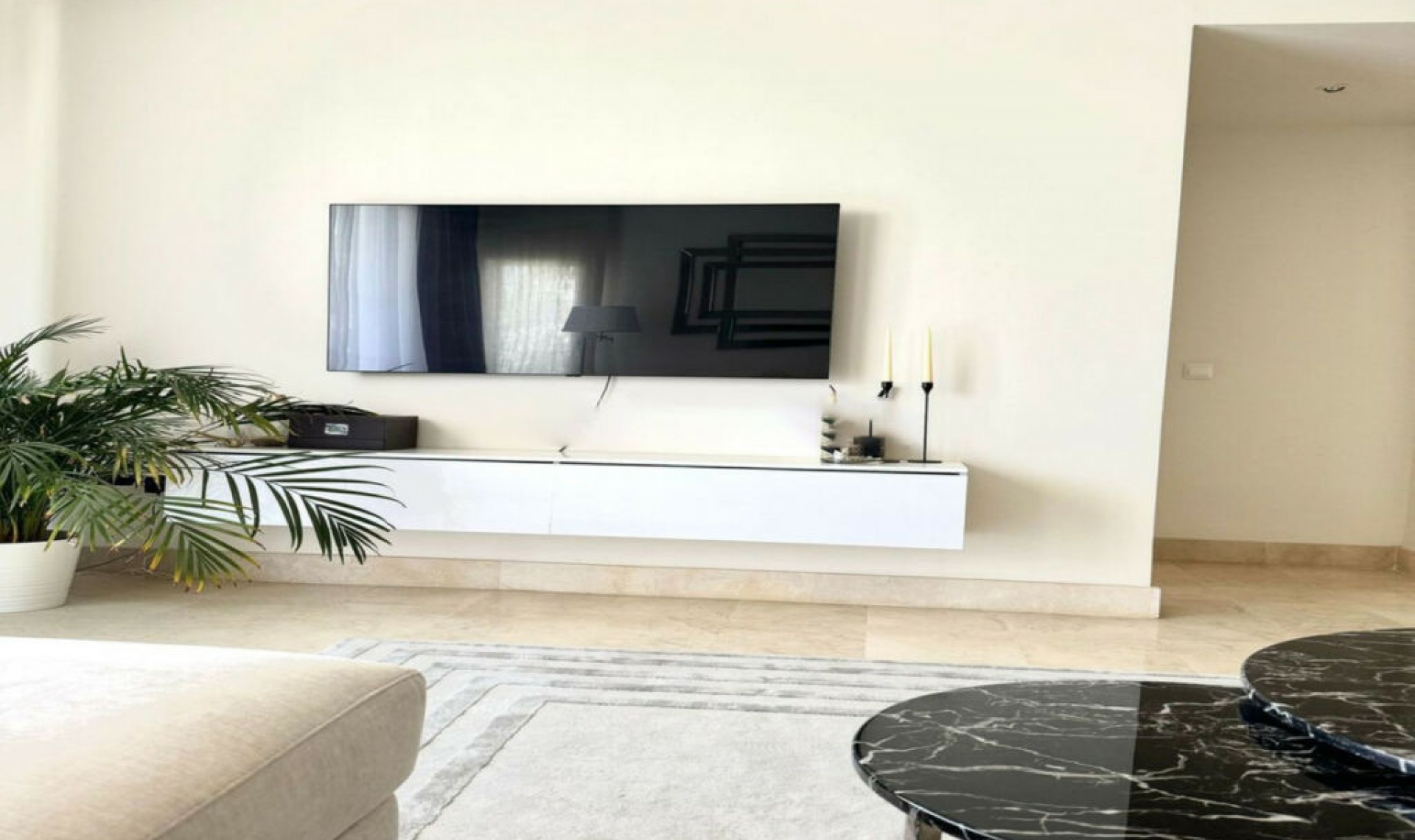 Resale - Apartment -
Puerto Banús