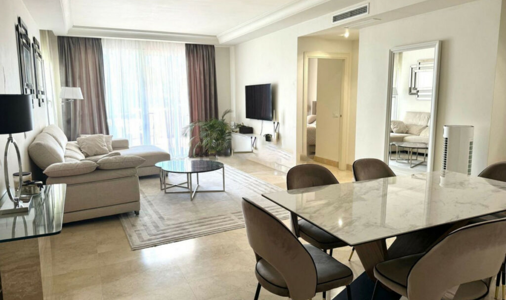 Resale - Apartment -
Puerto Banús