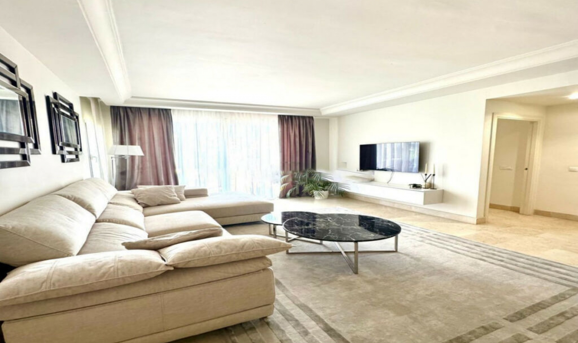 Resale - Apartment -
Puerto Banús