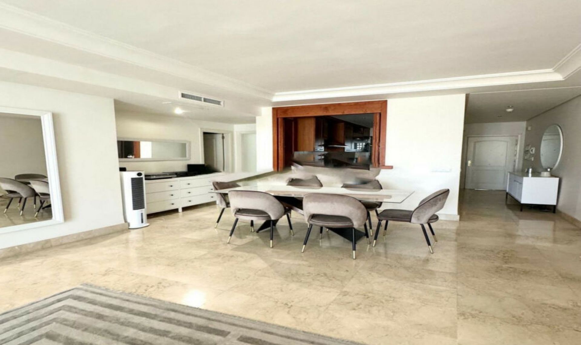 Resale - Apartment -
Puerto Banús