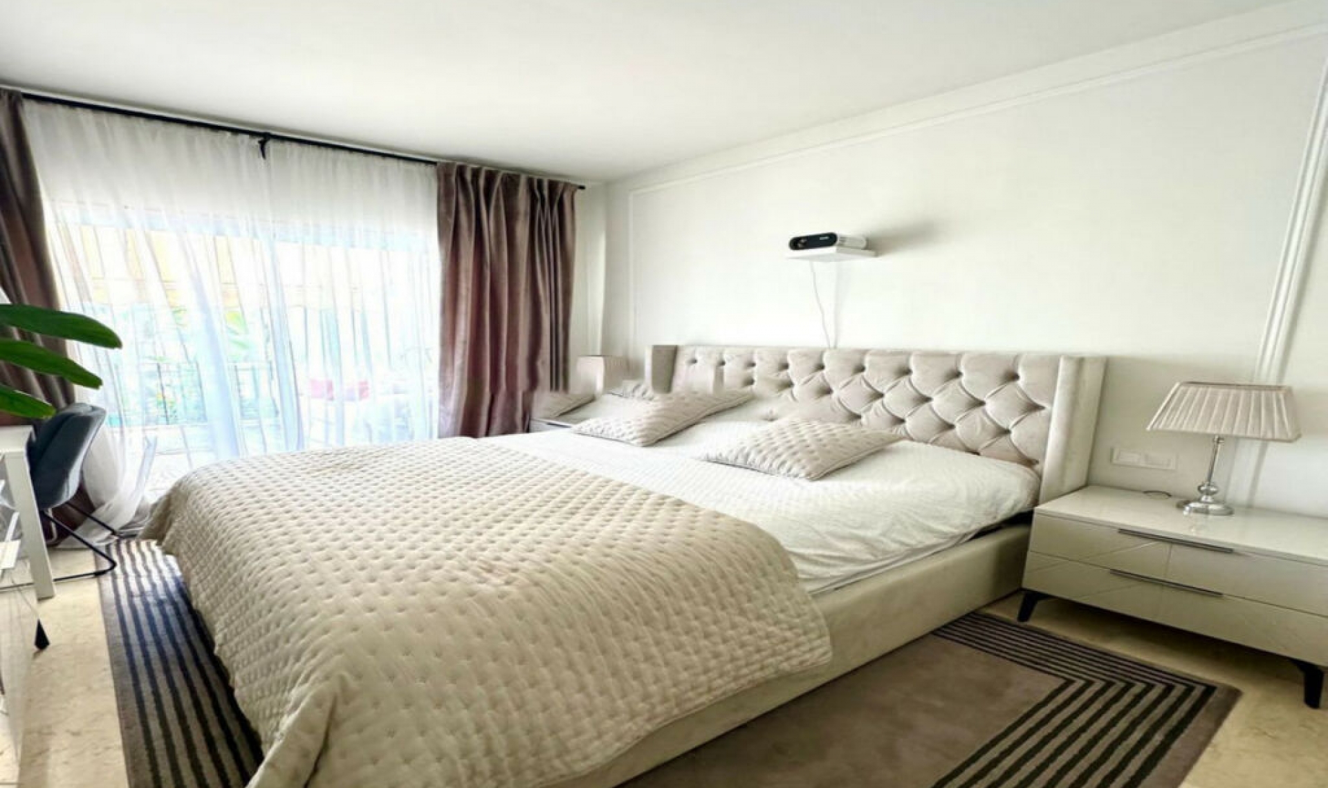Resale - Apartment -
Puerto Banús