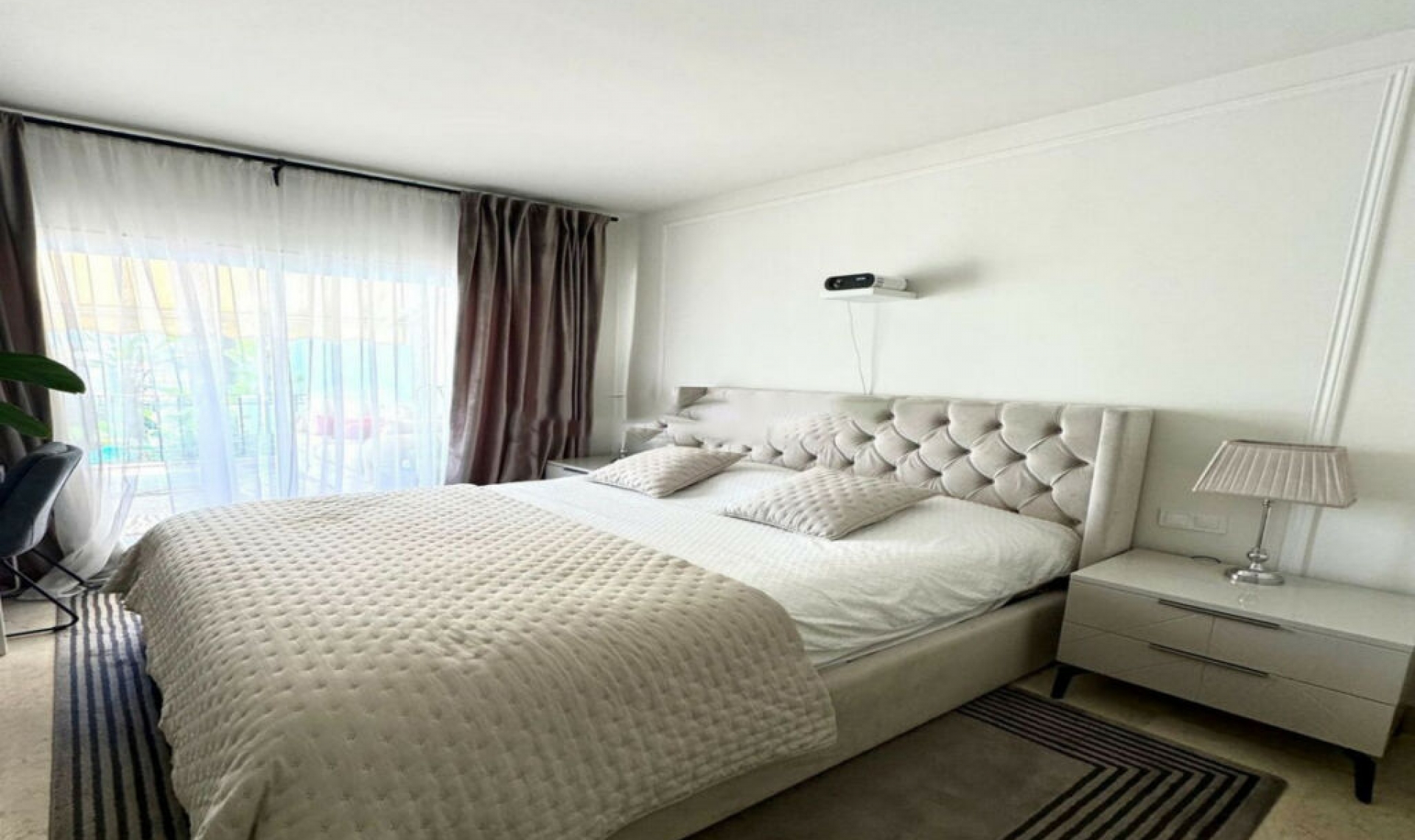 Resale - Apartment -
Puerto Banús