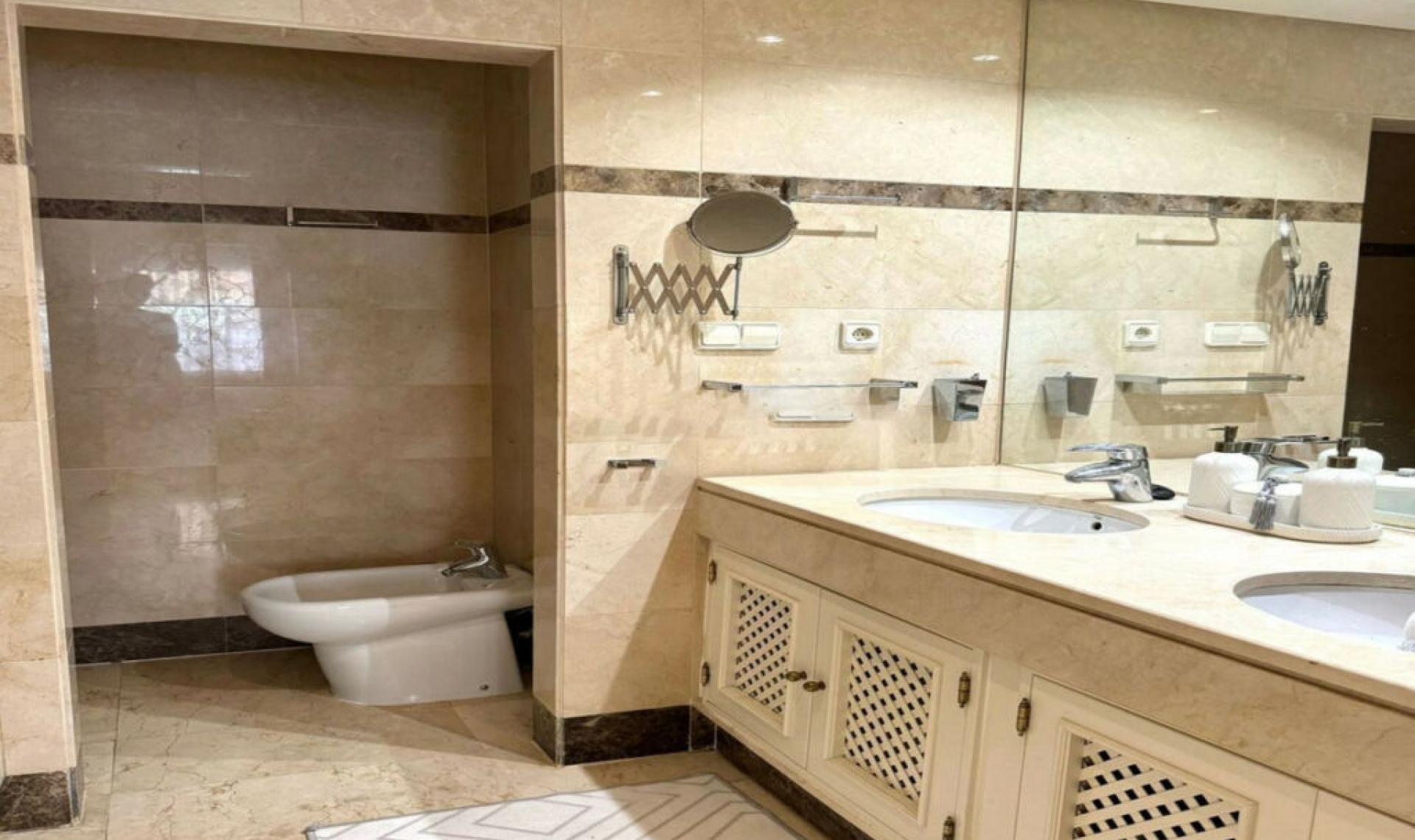 Resale - Apartment -
Puerto Banús