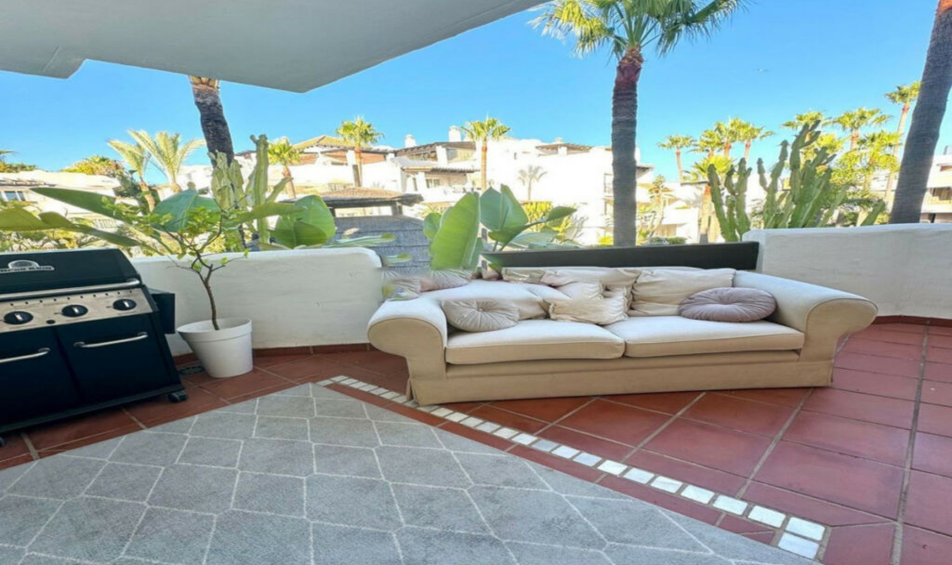 Resale - Apartment -
Puerto Banús