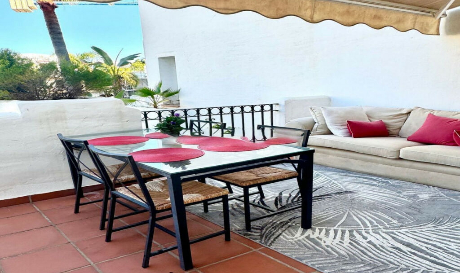 Resale - Apartment -
Puerto Banús