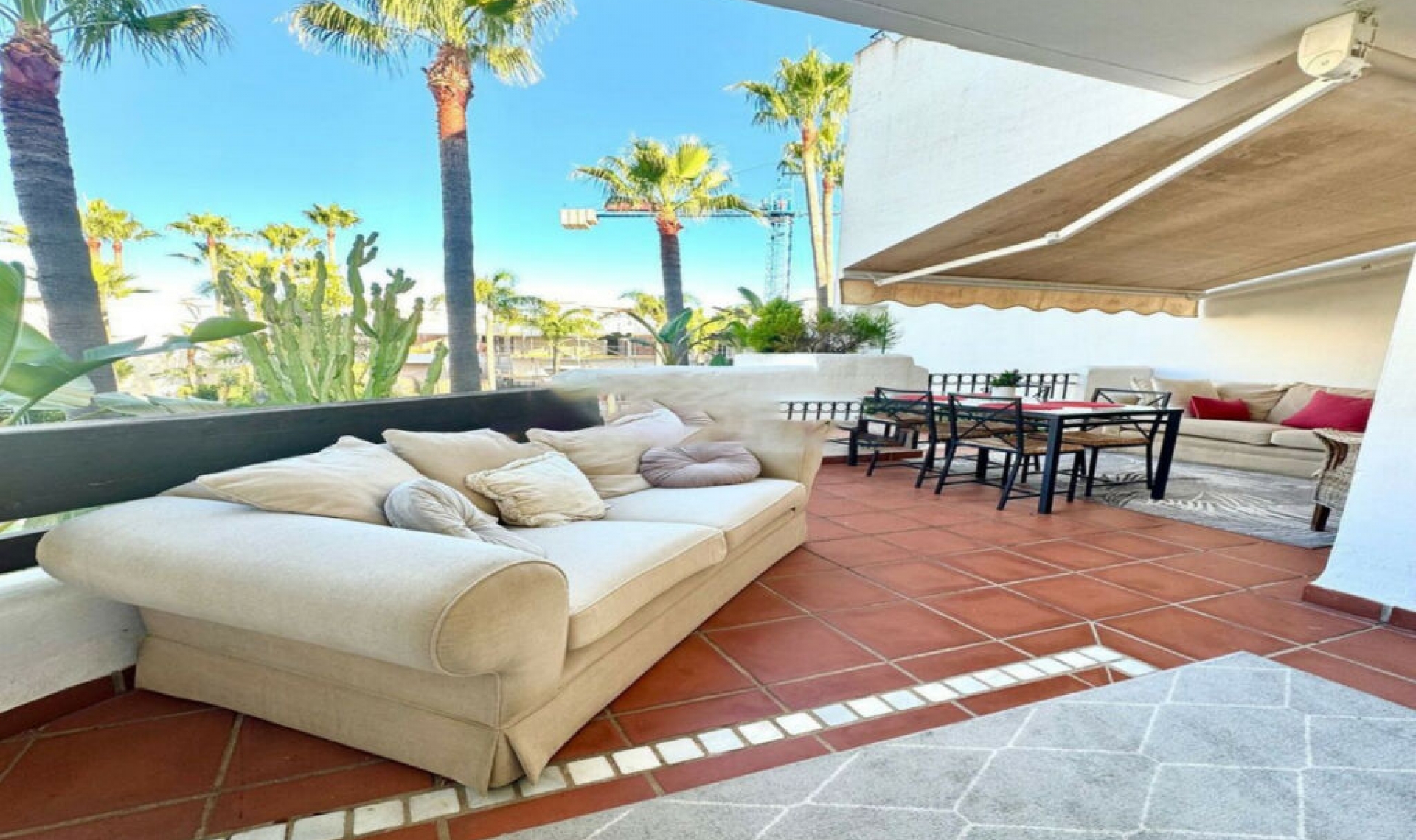 Resale - Apartment -
Puerto Banús
