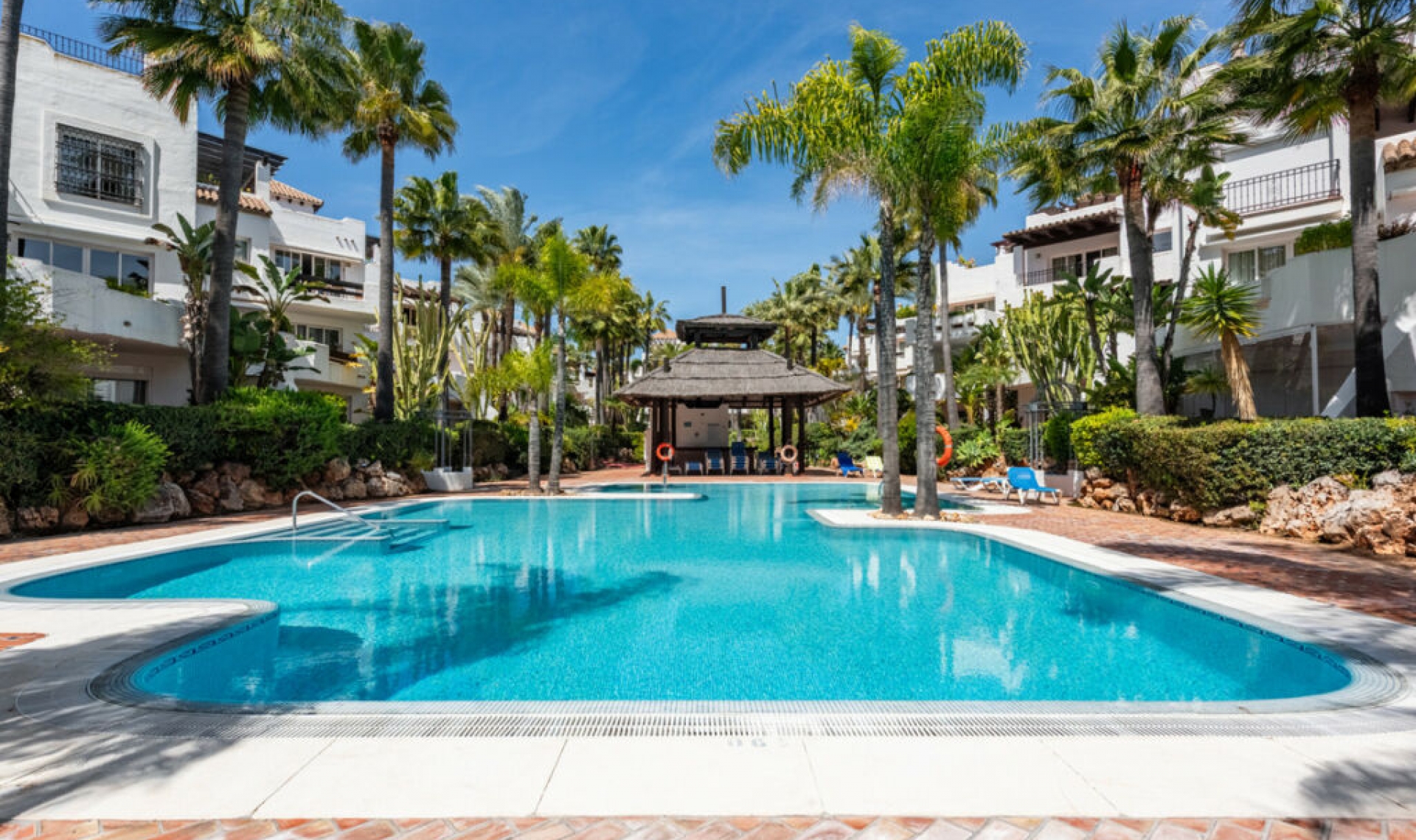 Resale - Apartment -
Puerto Banús