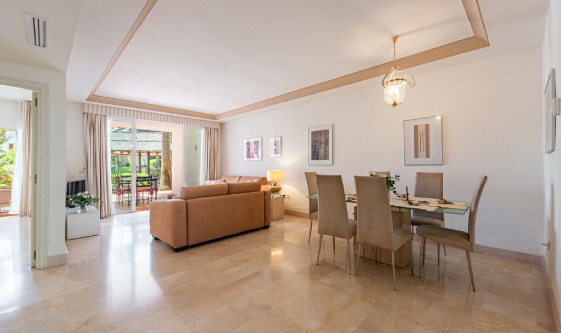 Resale - Apartment -
Puerto Banús