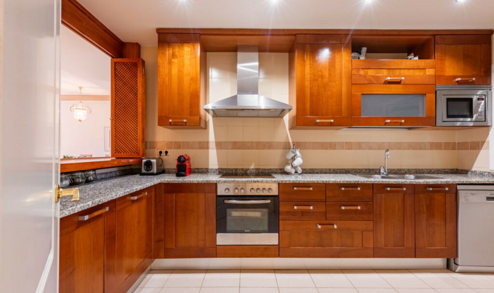 Resale - Apartment -
Puerto Banús