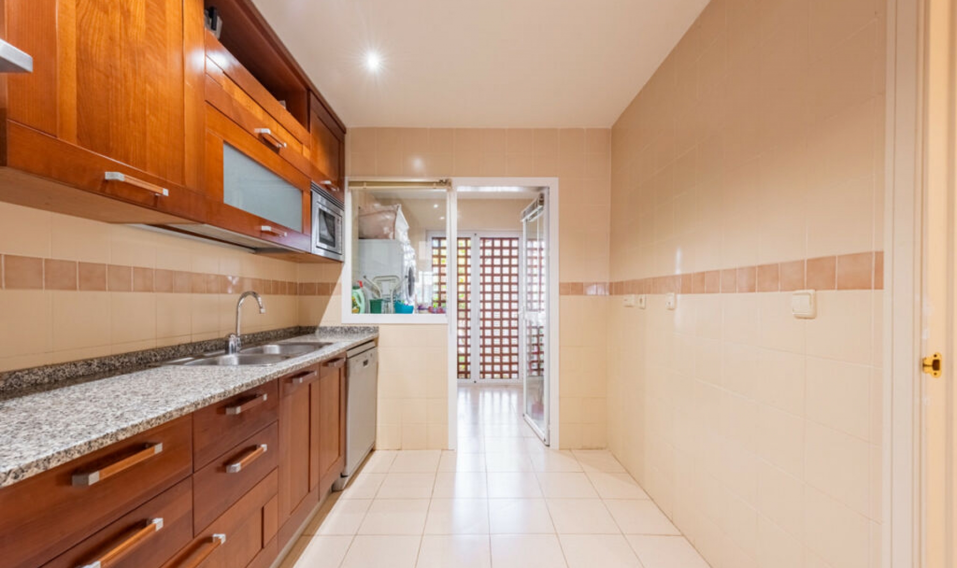 Resale - Apartment -
Puerto Banús