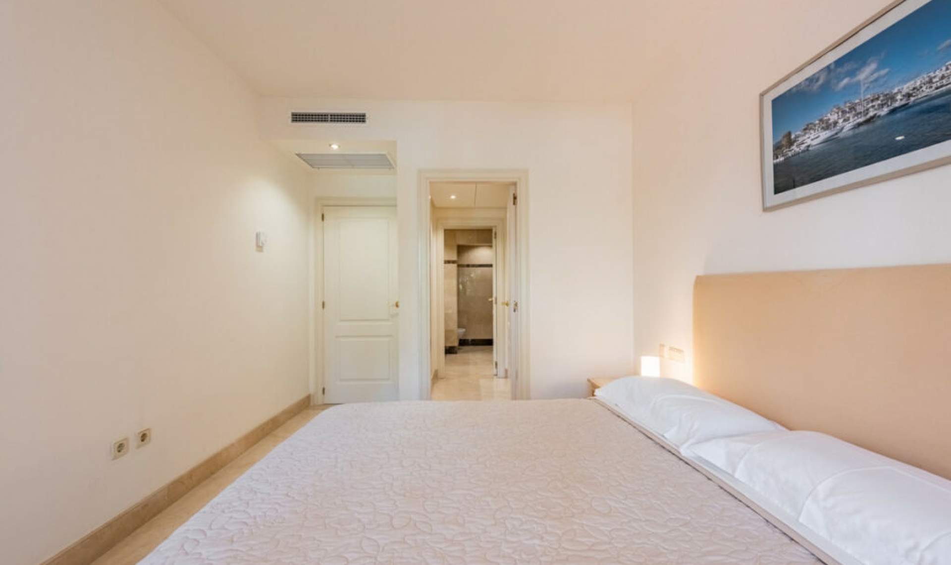 Resale - Apartment -
Puerto Banús