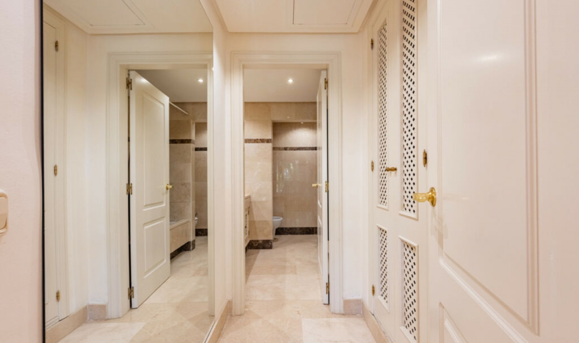 Resale - Apartment -
Puerto Banús