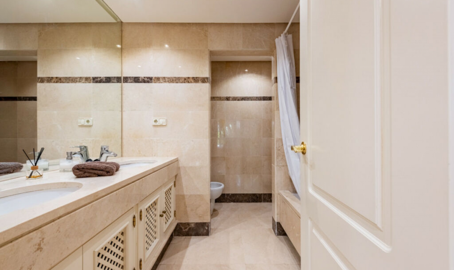 Resale - Apartment -
Puerto Banús