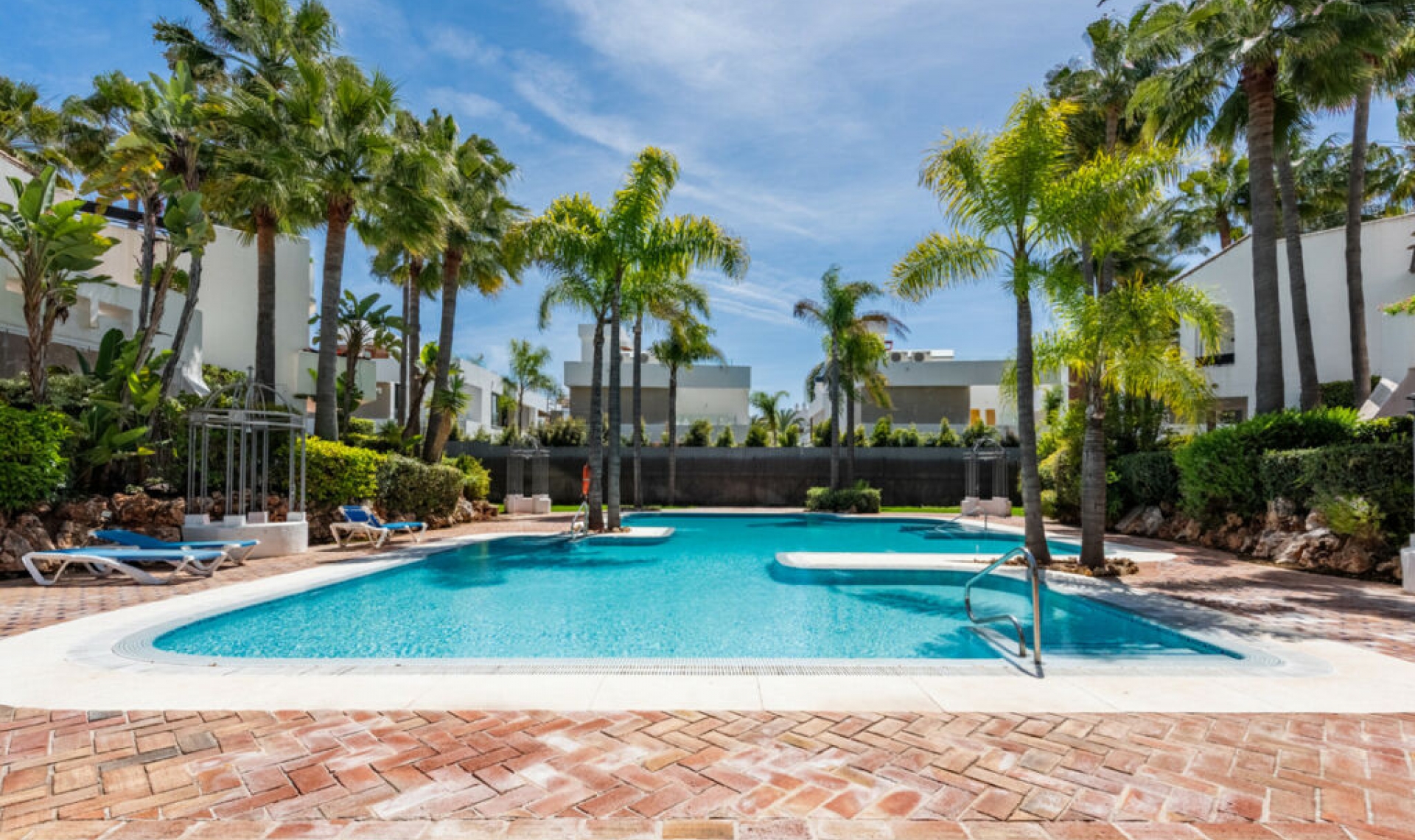 Resale - Apartment -
Puerto Banús