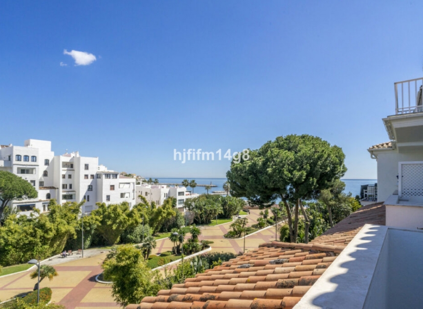 Resale - Apartment -
Puerto Banús
