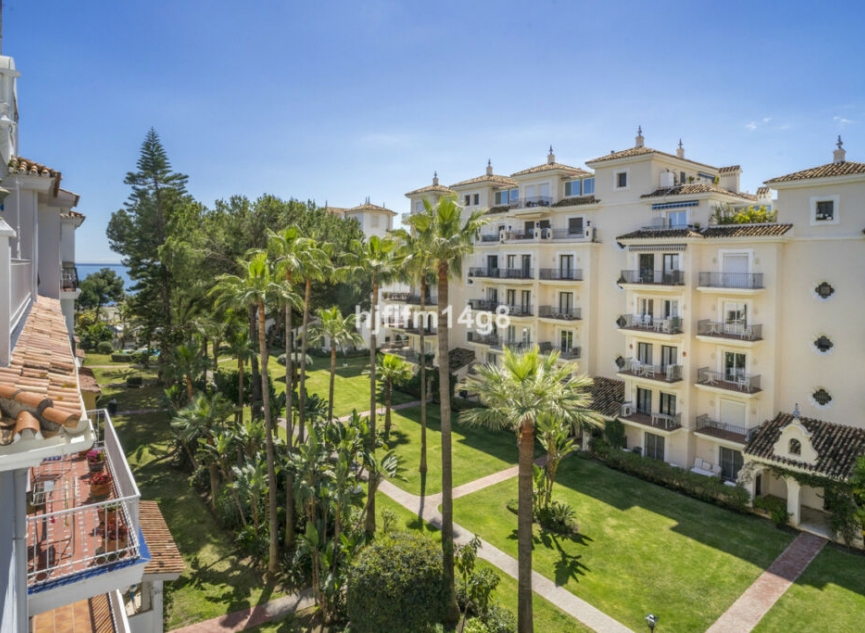 Resale - Apartment -
Puerto Banús