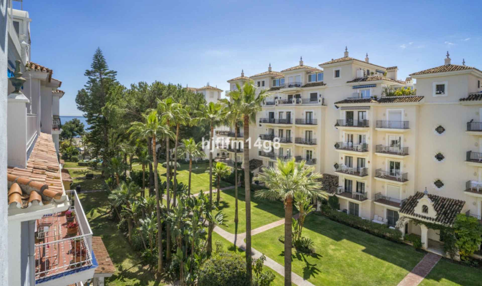 Resale - Apartment -
Puerto Banús