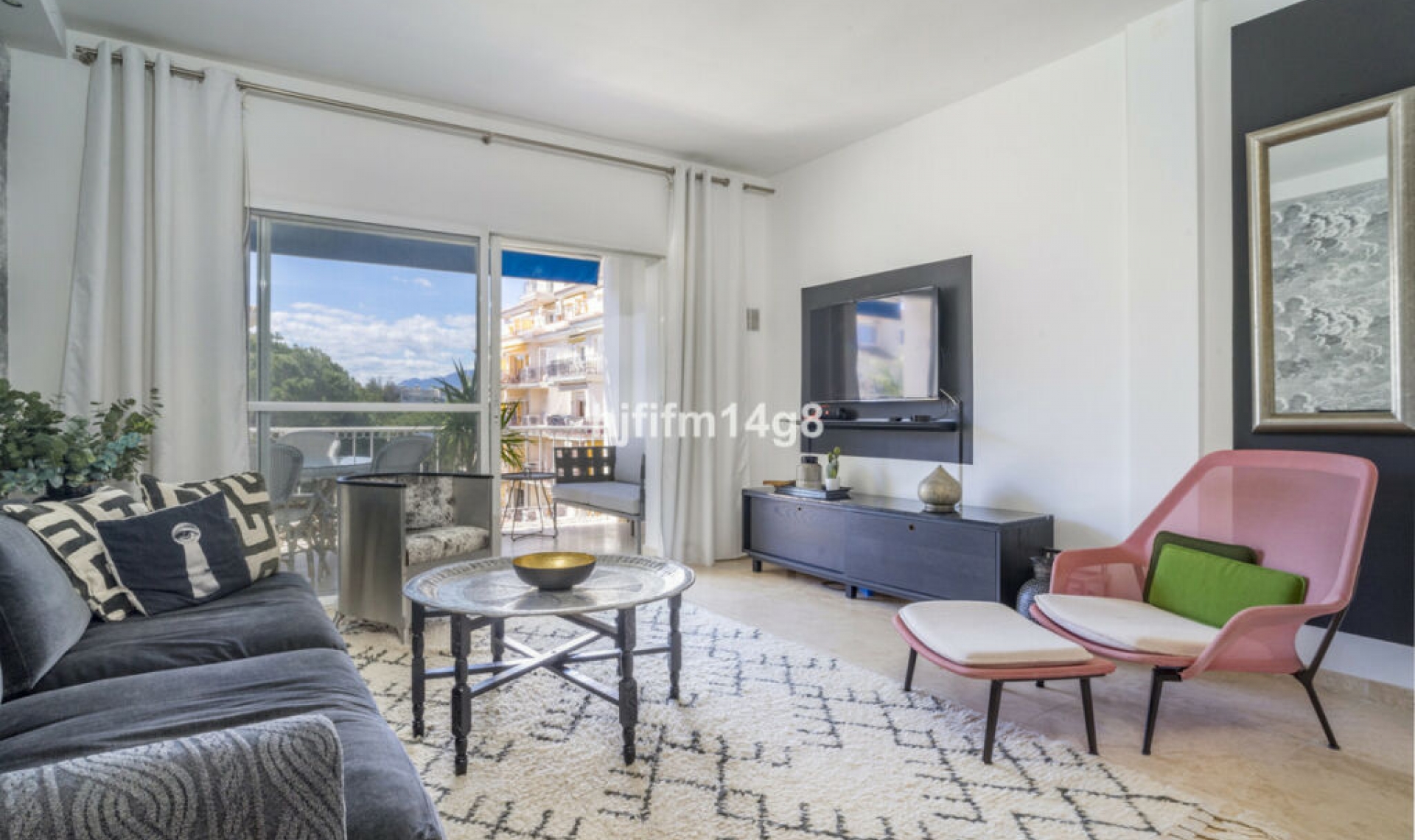 Resale - Apartment -
Puerto Banús