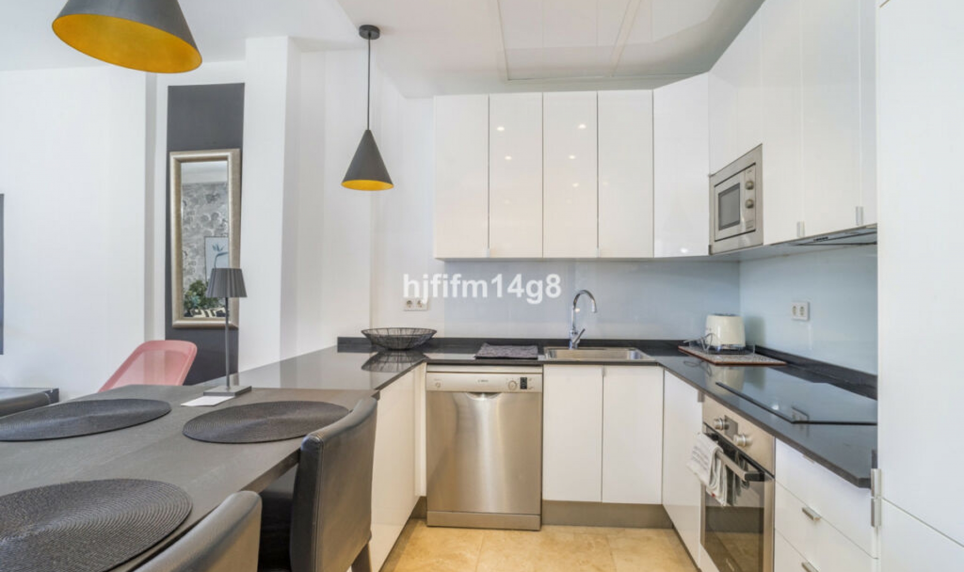 Resale - Apartment -
Puerto Banús