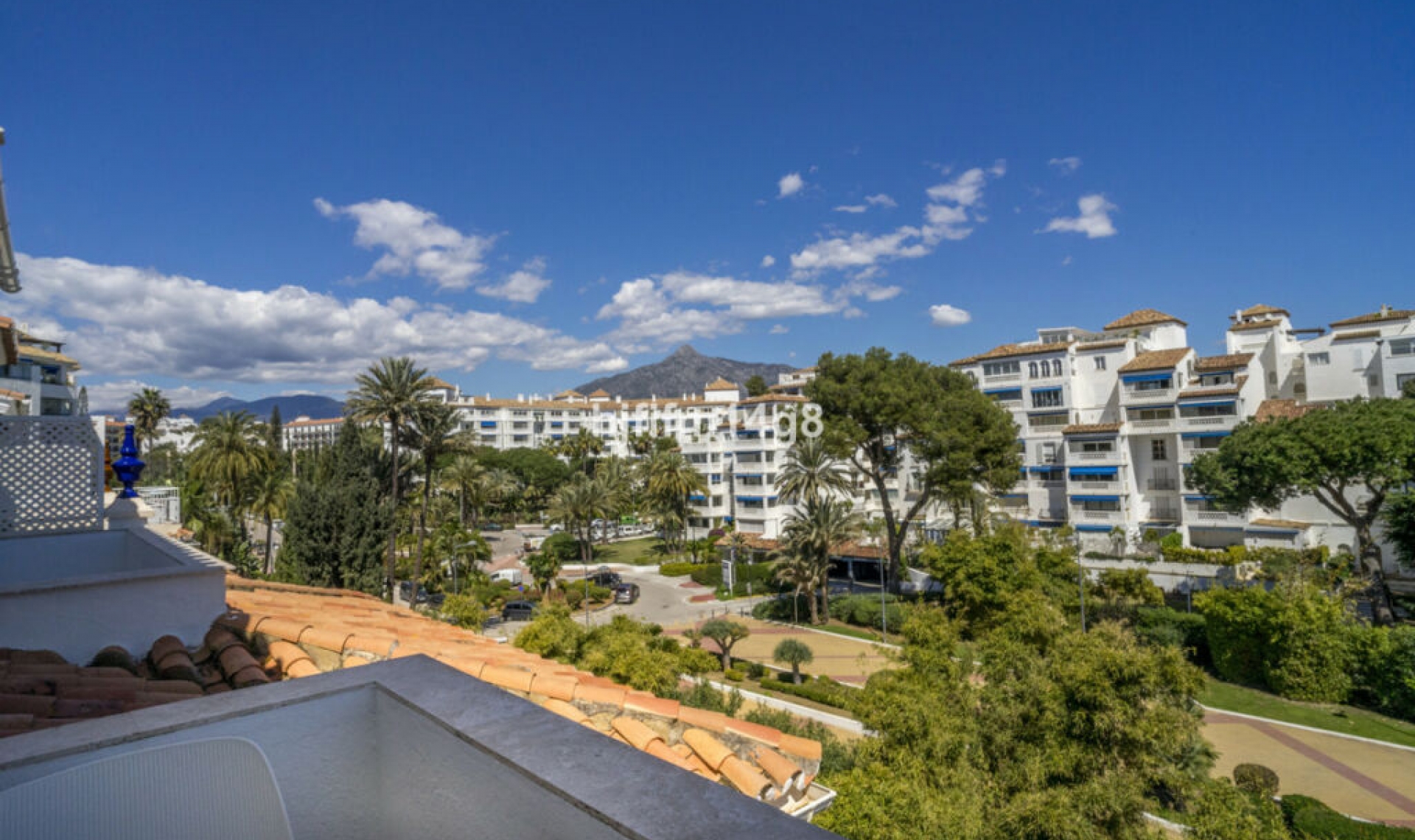 Resale - Apartment -
Puerto Banús