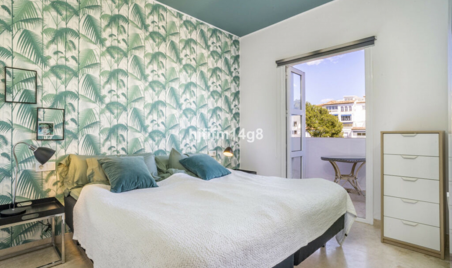 Resale - Apartment -
Puerto Banús