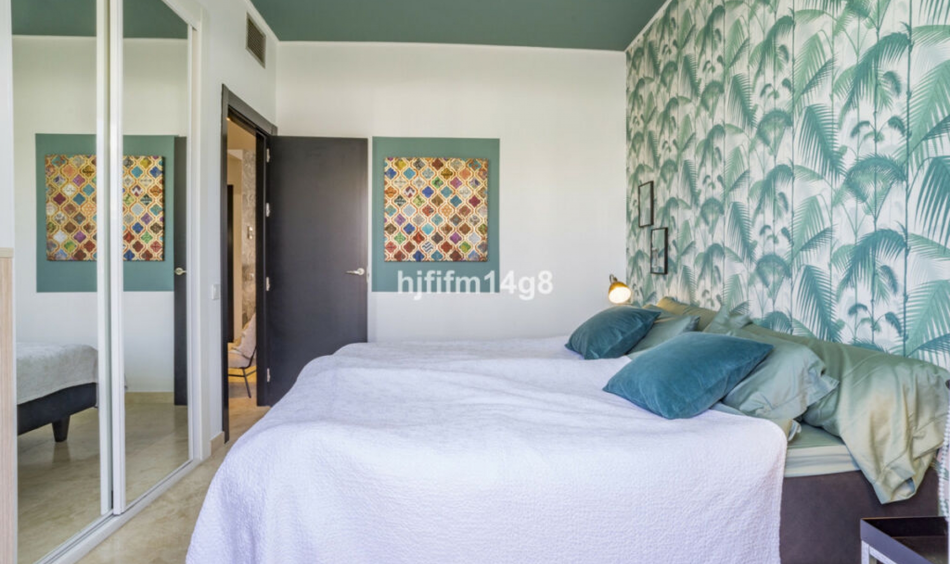 Resale - Apartment -
Puerto Banús