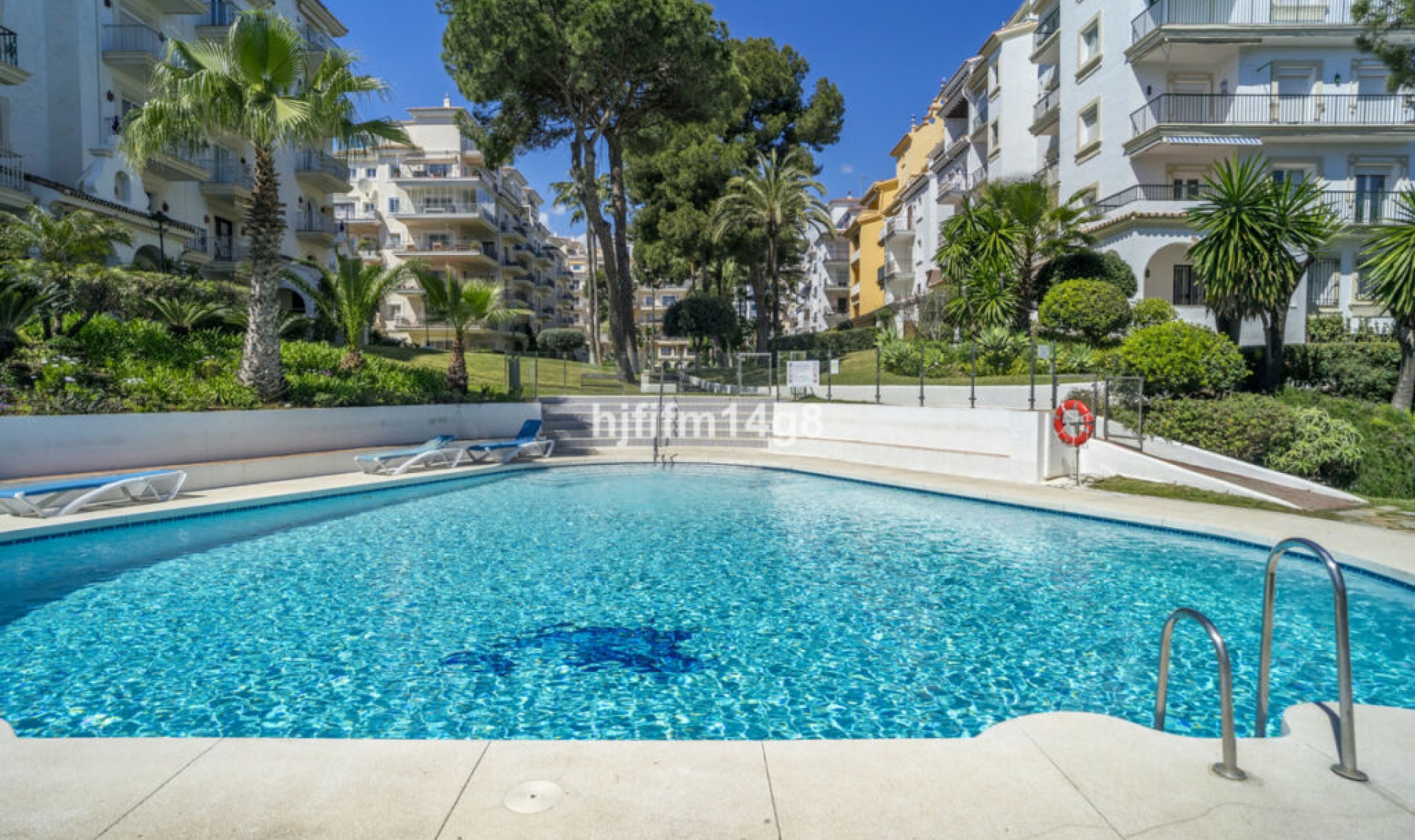 Resale - Apartment -
Puerto Banús