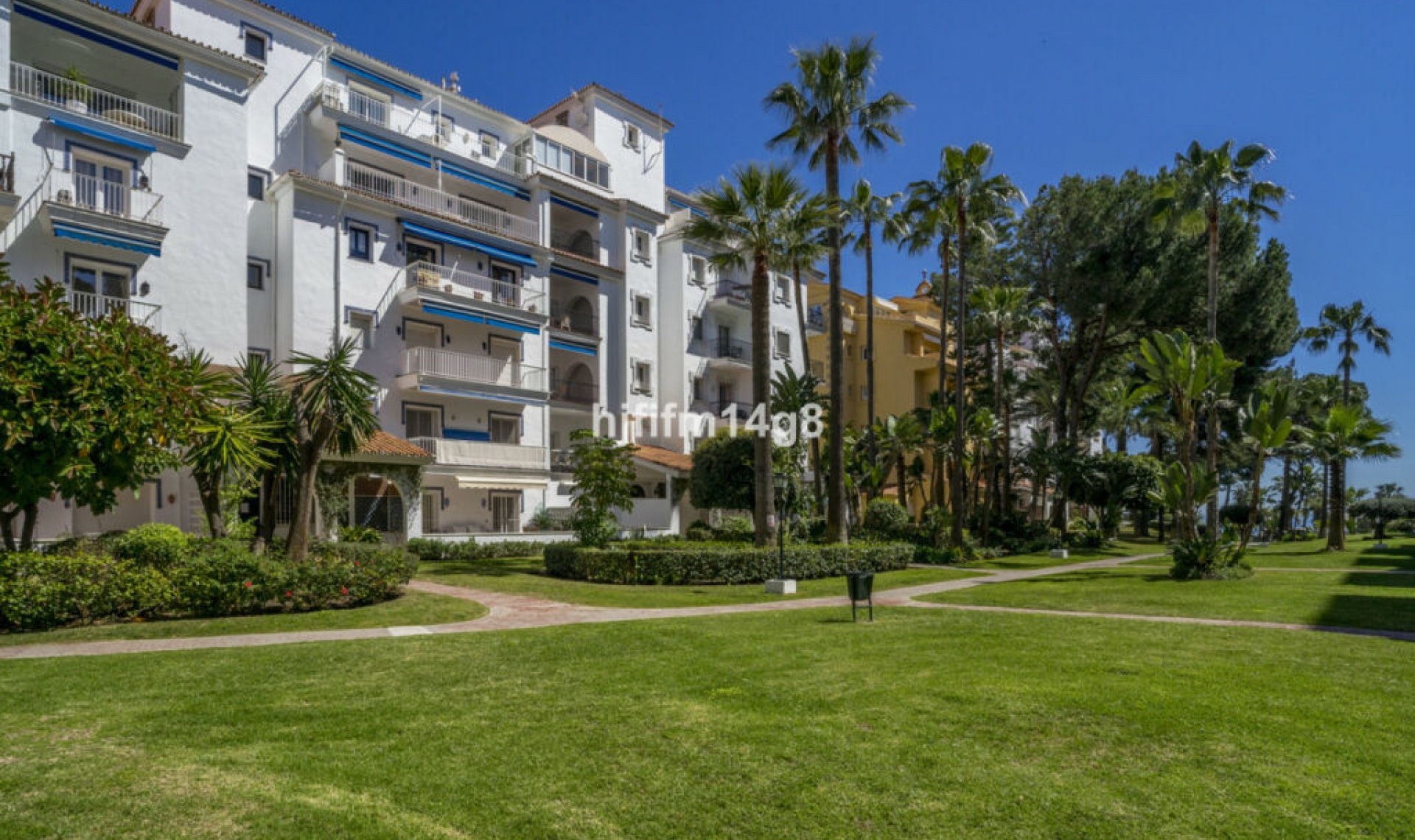 Resale - Apartment -
Puerto Banús