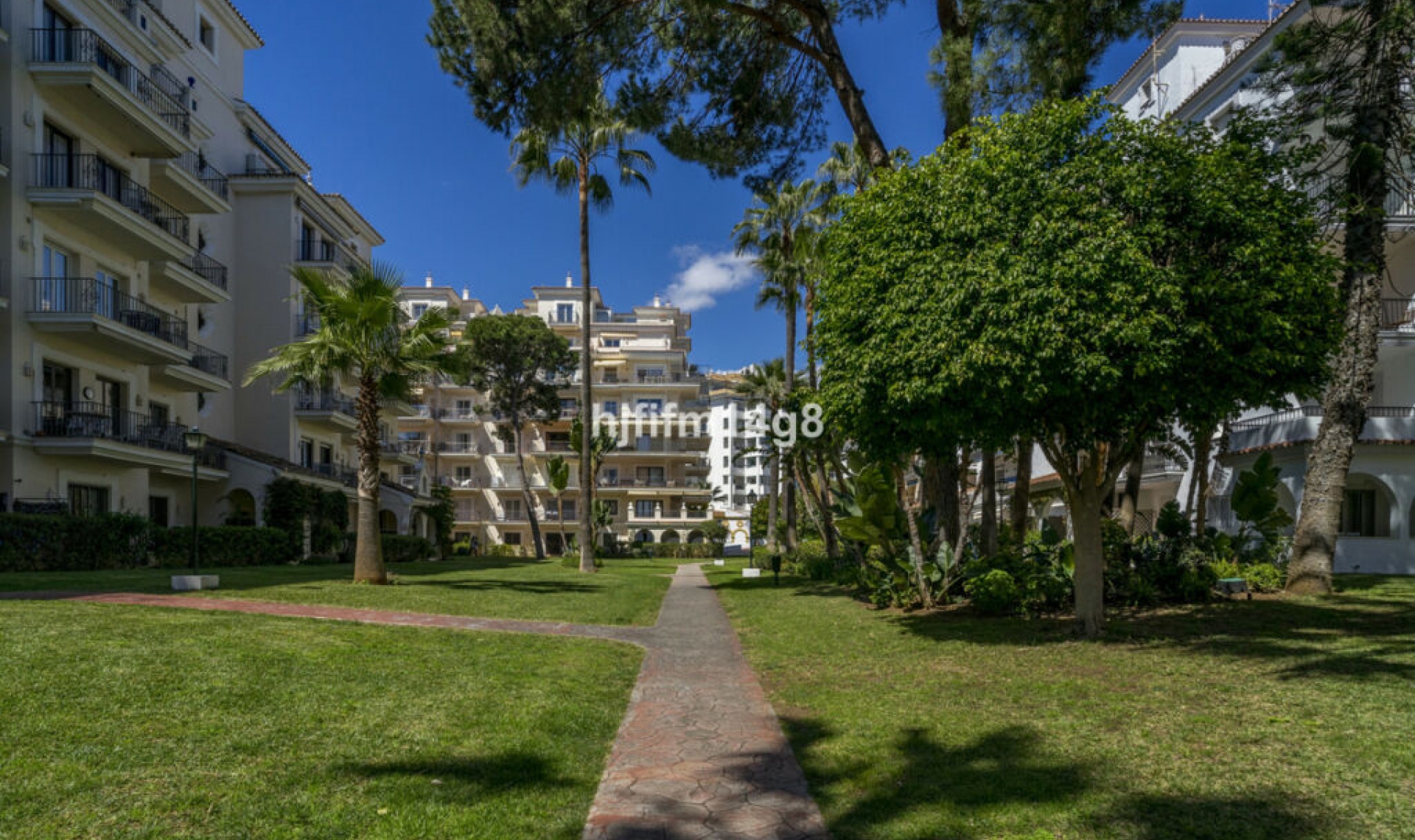 Resale - Apartment -
Puerto Banús