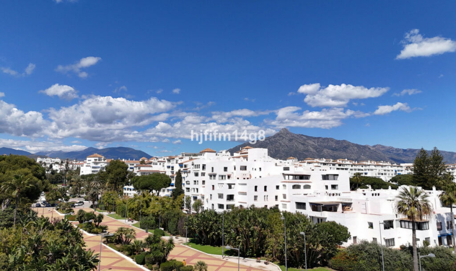 Resale - Apartment -
Puerto Banús