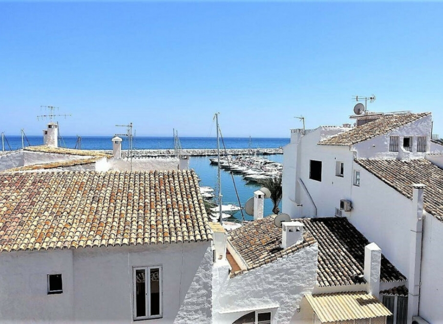 Resale - Apartment -
Puerto Banús