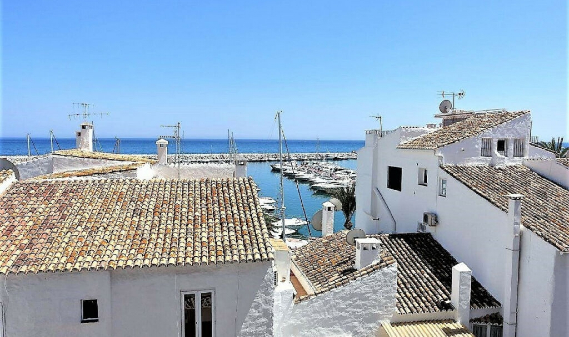 Resale - Apartment -
Puerto Banús